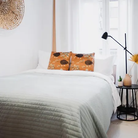 Miel. Centrico, Bonito, Comodo Apartman *